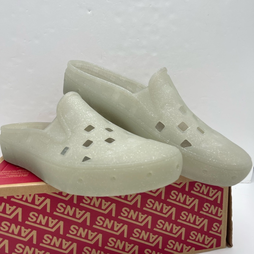 Vans Men’s Slip-On Mule Trk
Glitter Gray
VN0005V8BGF Sandals Sneakers - Picture 3 of 16